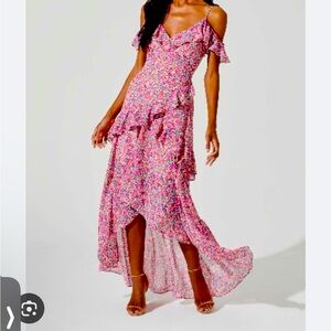 Beautiful layered ASTR The Label Dress!